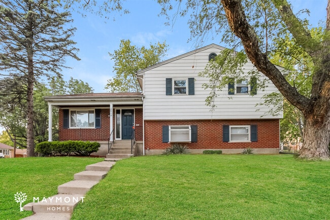property at 2512 Grosvenor Dr