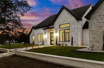 208 Stonegate Ln in Dripping Springs, TX - Building Photo - Building Photo