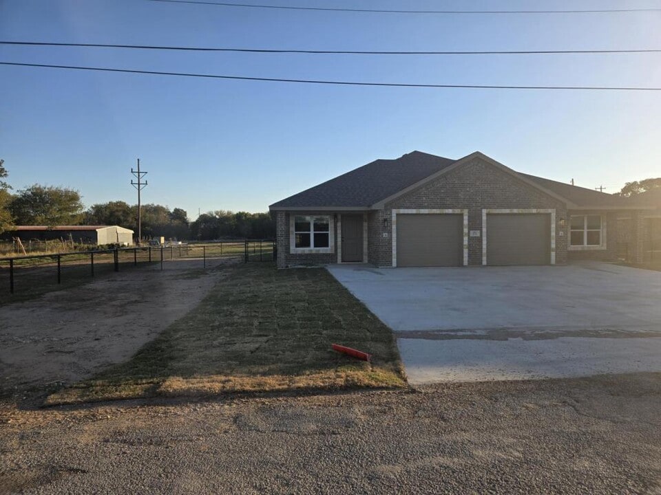 171 Stillhouse Rd in Gatesville, TX - Building Photo