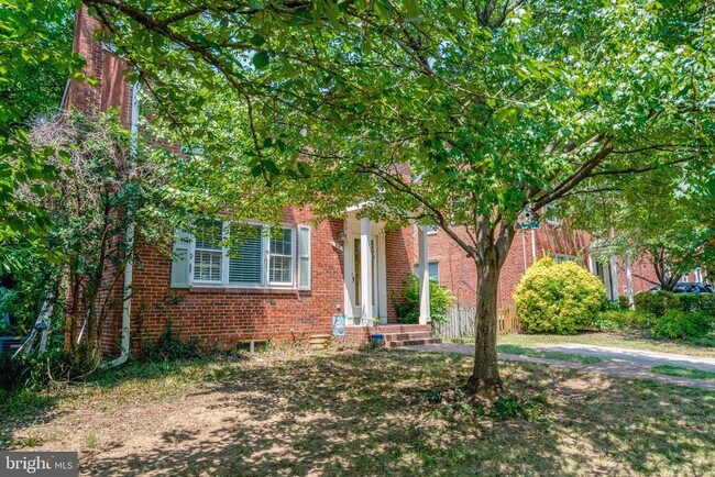 property at 416 S Abingdon St