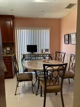 6224 NW 180th Terrace in Hialeah, FL - Foto de edificio - Building Photo