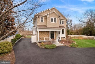 19451 Youngs Cliff Rd in Sterling, VA - Building Photo - Building Photo