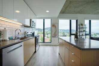 1470 NW Glisan St in Portland, OR - Building Photo - Building Photo