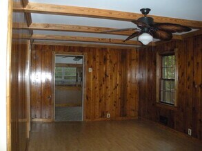 12 Farmer Rd NW in Cartersville, GA - Foto de edificio - Building Photo