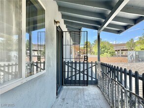 390 N 13th St in Las Vegas, NV - Building Photo - Building Photo