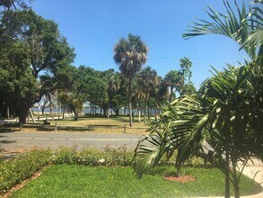 407 S Lakeside Dr-Unit -B in Lake Worth, FL - Building Photo - Building Photo