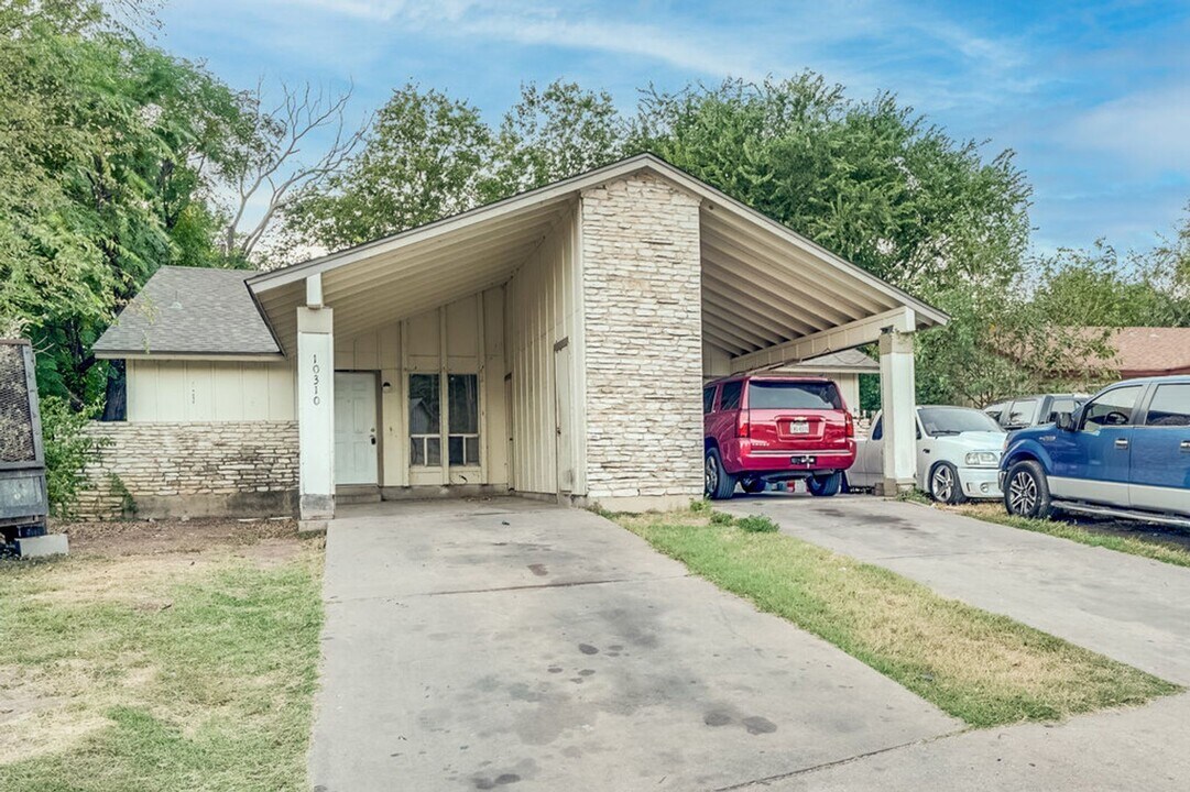 10310 Little Pebble Dr in Austin, TX - Building Photo