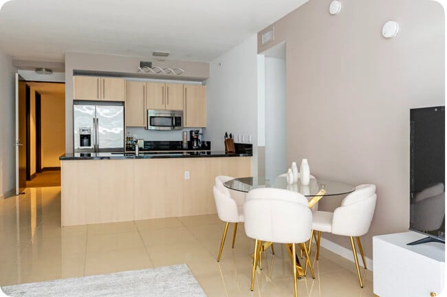 1111 SW 1st Ave, Unit N2215 in Miami, FL - Building Photo - Building Photo