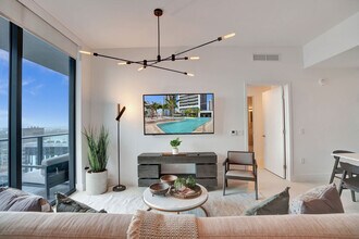 601 NE 1st Ave in Miami, FL - Building Photo - Building Photo