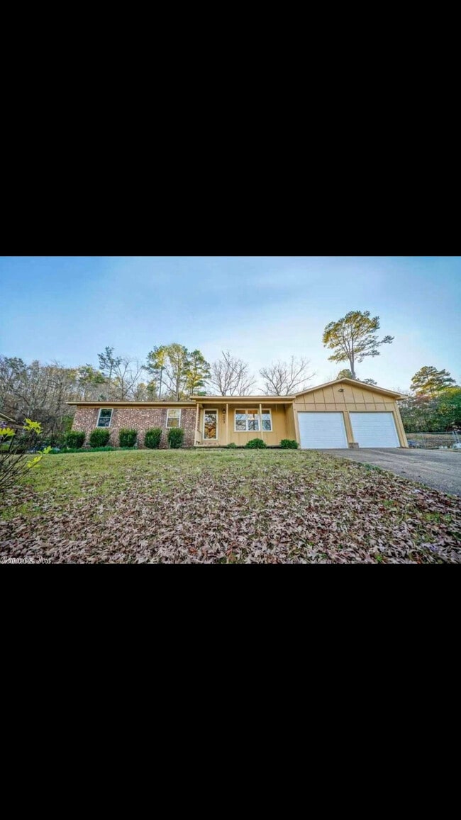 property at 230 Leemar Pl