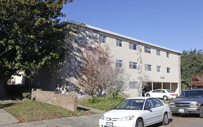 1531 Chestnut St in Alameda, CA - Foto de edificio - Building Photo