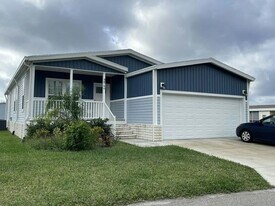 34796 Robins Song Rd in Zephyrhills, FL - Building Photo