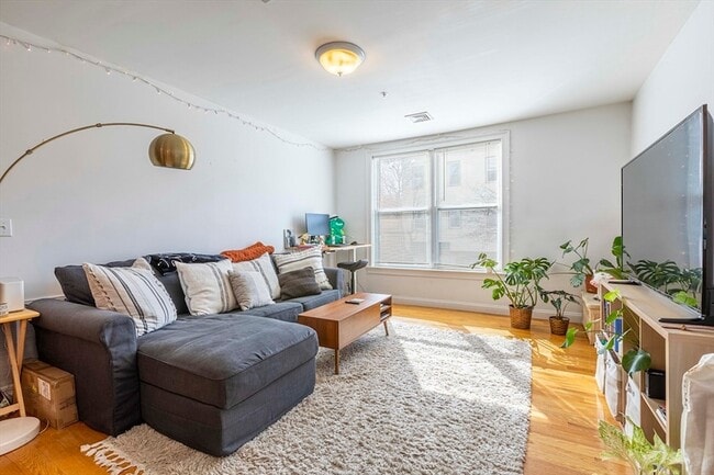 535 Cambridge St, Unit 2 in Cambridge, MA - Building Photo - Building Photo