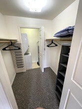 1335 Summit Ave, Unit SI ID1253101P in Oshkosh, WI - Foto de edificio - Building Photo