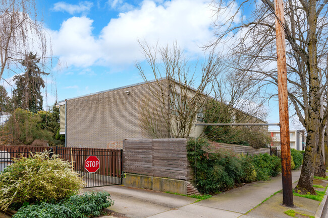 7605 Rainier Ave S in Seattle, WA - Building Photo - Building Photo