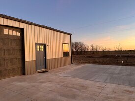 94089 Greer Rd, Unit 1 in Medford, OK - Building Photo