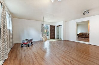 950 Tolman Creek Rd in Ashland, OR - Building Photo - Building Photo