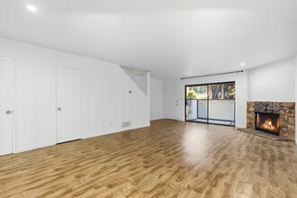 1348 N Orange Dr, Unit #4 in Los Angeles, CA - Building Photo - Building Photo