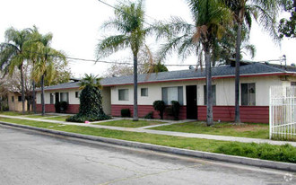 343-359 W Ramona Dr in Rialto, CA - Foto de edificio - Building Photo