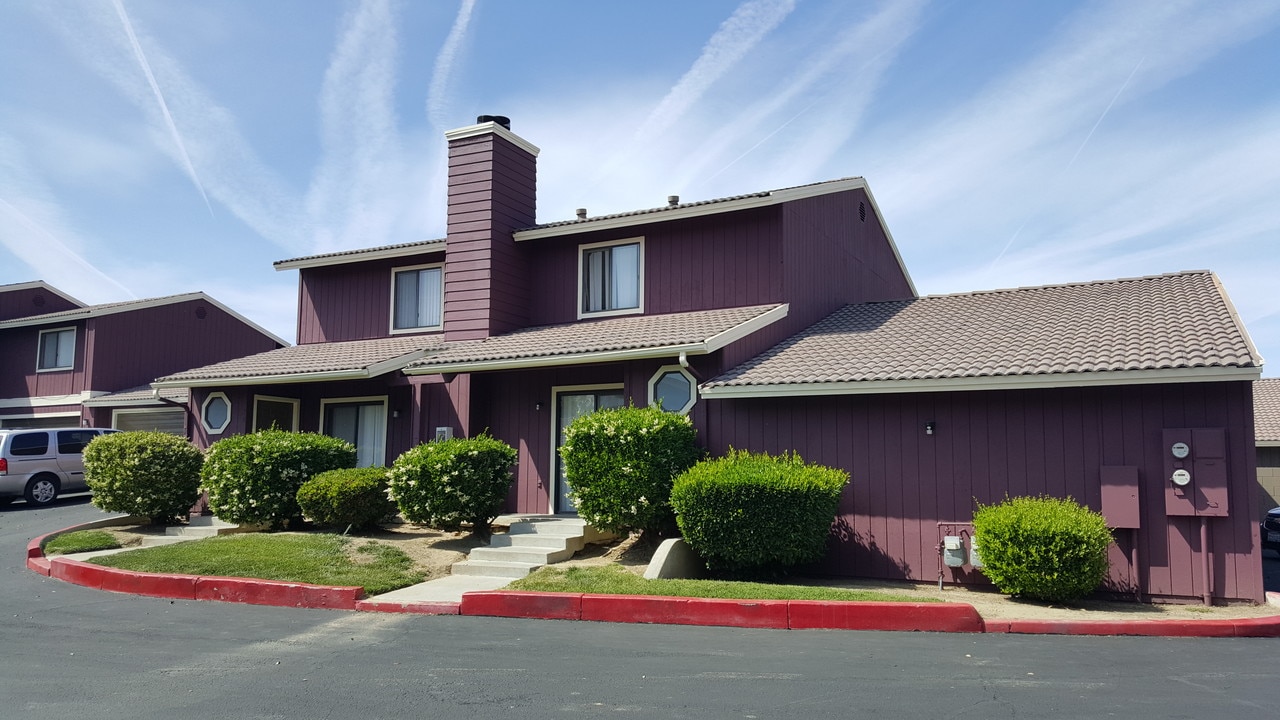 West View in Avenal, CA - Foto de edificio