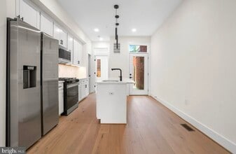 808 12th St NE, Unit #1 in Washington, DC - Building Photo - Building Photo
