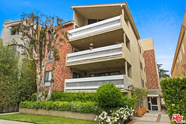 property at 1310 S Roxbury Dr