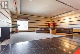 8 Park Rd in Toronto, ON - Building Photo - Building Photo