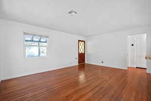 4940 Placidia Ave in North Hollywood, CA - Building Photo - Building Photo