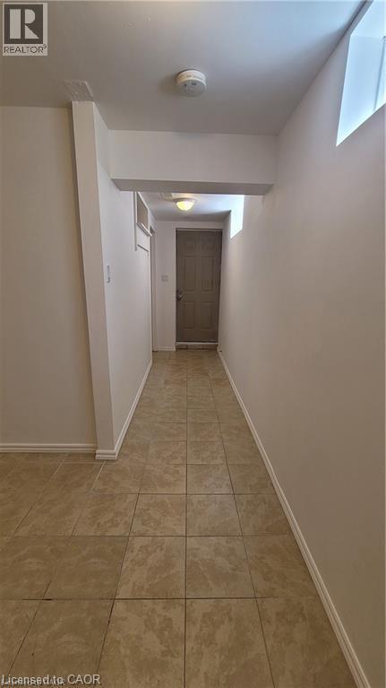 20 Queensdale Ave W in Hamilton, ON - Building Photo - Building Photo