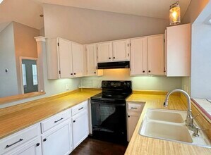 9622 W Chatfield Ave in Littleton, CO - Foto de edificio - Building Photo