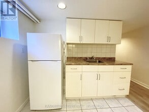 2 Chicora Ave in Toronto, ON - Building Photo - Building Photo