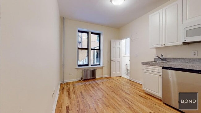 property at 305 W 45th St