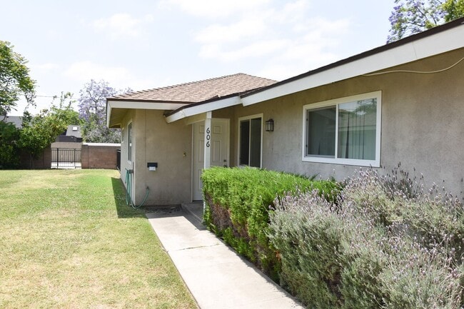 604-606 E Palmyra Ave in Orange, CA - Building Photo - Building Photo