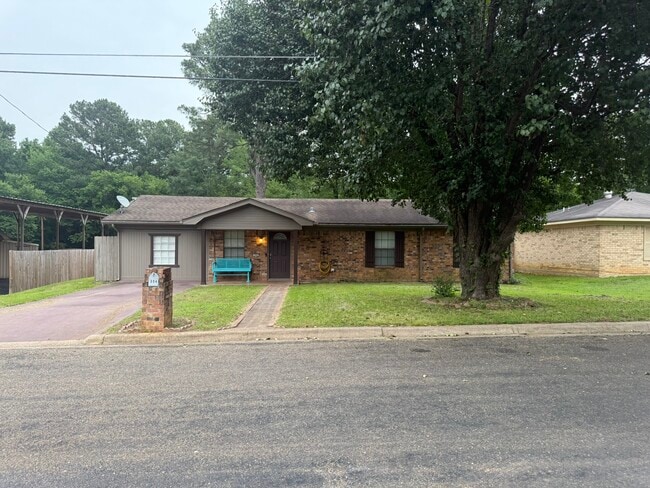 property at 304 Patriot Cir
