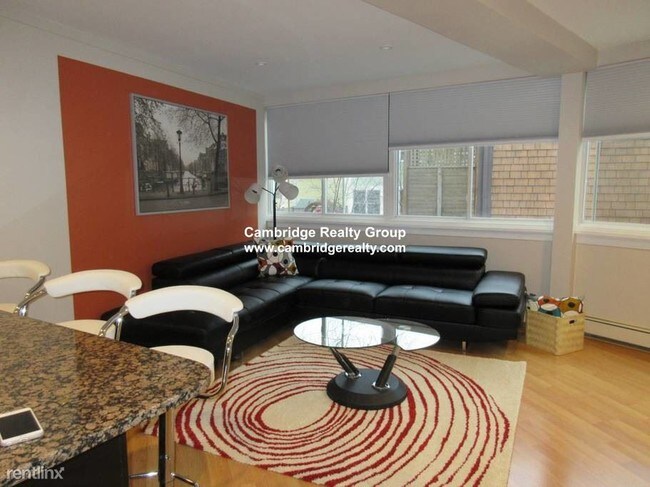 516 Green St-Unit -Apt 1B in Cambridge, MA - Foto de edificio - Building Photo