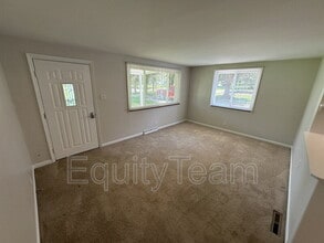 10541 Eltzroth Rd in Goshen, OH - Building Photo - Building Photo