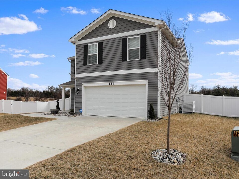 154 Gumspring Dr in Charles Town, WV - Building Photo