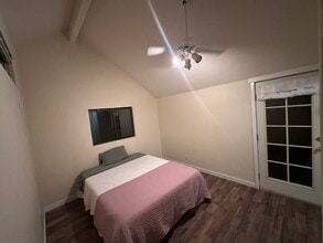 8116 Cove Ln in Bradley, CA - Foto de edificio - Building Photo