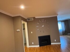 7950 Via Latina in Burbank, CA - Foto de edificio - Building Photo