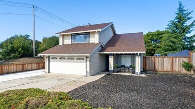 882 Coral Ridge Cir in Rodeo, CA - Building Photo - Building Photo