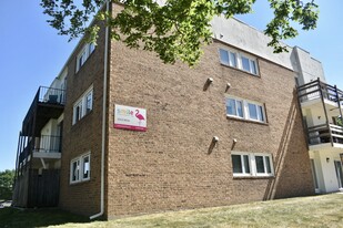 Flats on White Apartments