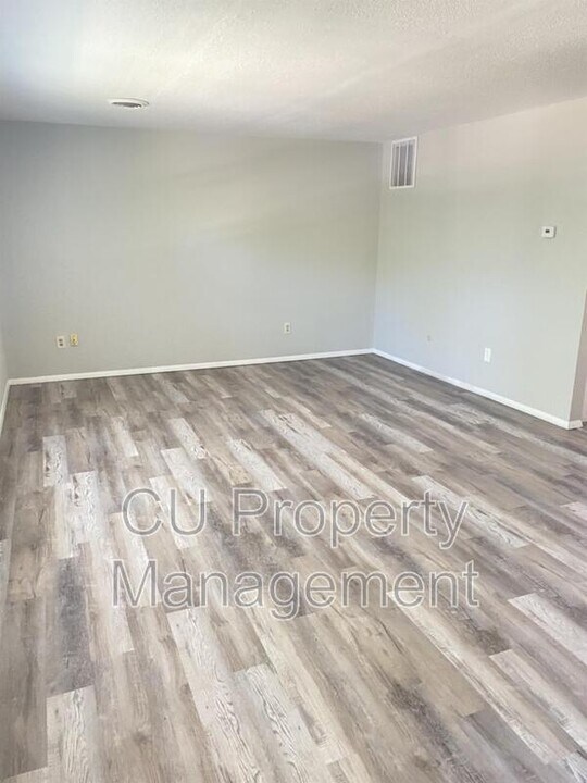 705 Hollycrest Dr in Champaign, IL - Building Photo