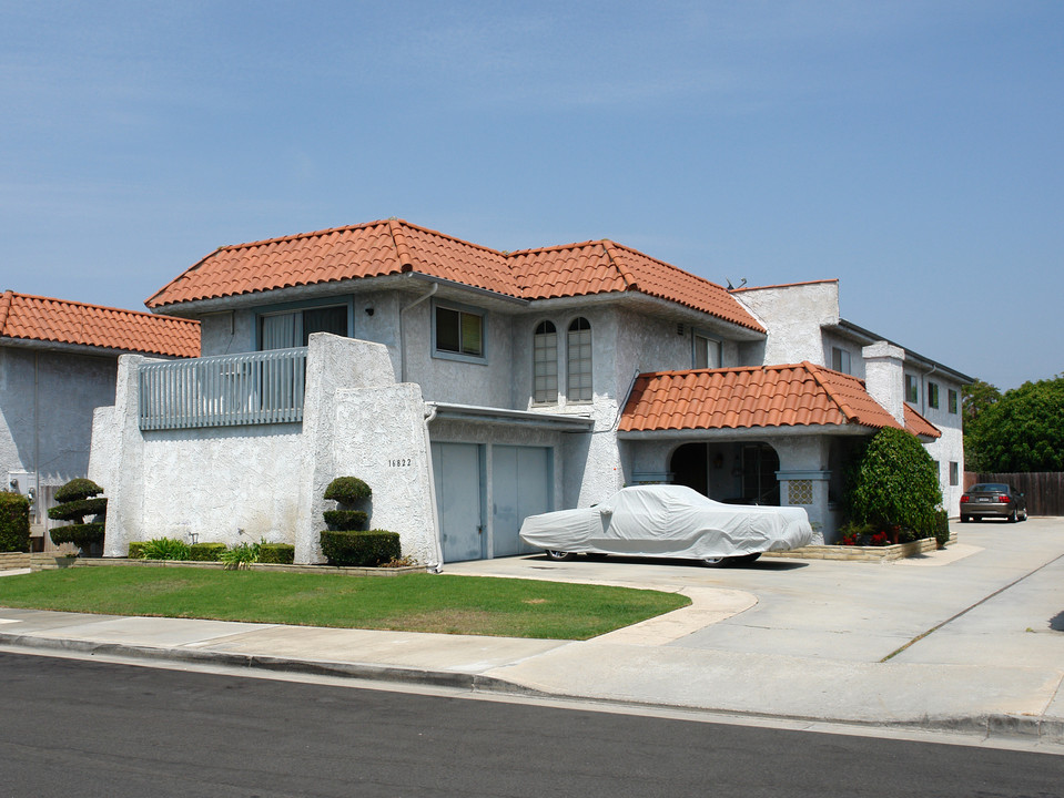 16822 Blanton St in Huntington Beach, CA - Building Photo