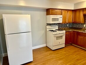 225 Danforth St in Fall River, MA - Building Photo - Building Photo