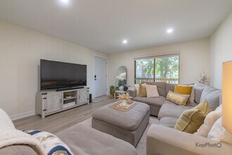 6612 W 64th Pl in Chicago, IL - Building Photo - Building Photo