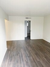 2512 Drake St, Unit 2512 in Bakersfield, CA - Building Photo - Building Photo
