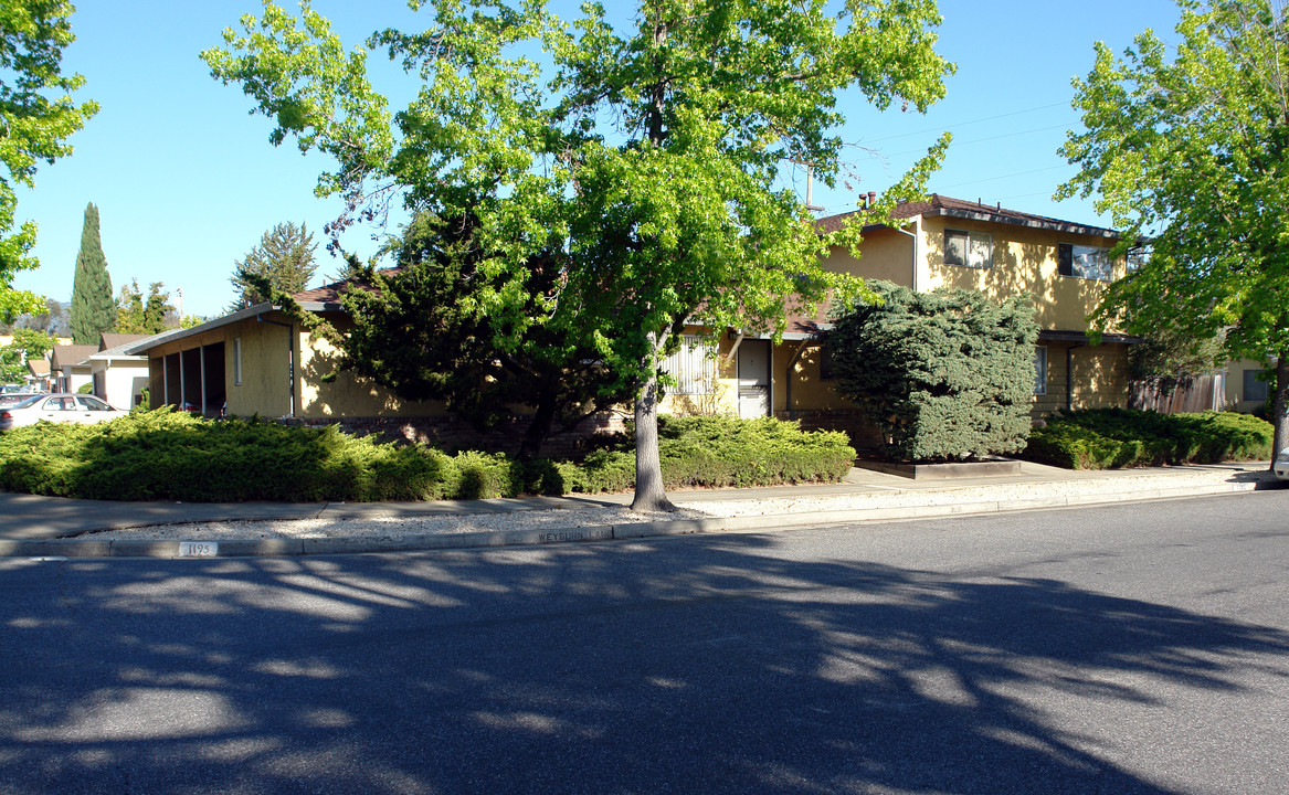 1195 Weyburn Ln in San Jose, CA - Building Photo