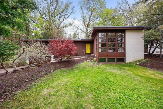 1406 W Skyline Dr in Madison, WI - Building Photo - Building Photo