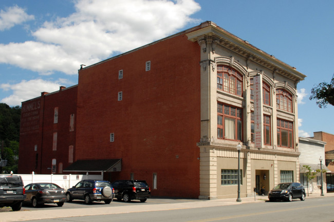 512 N Centre St