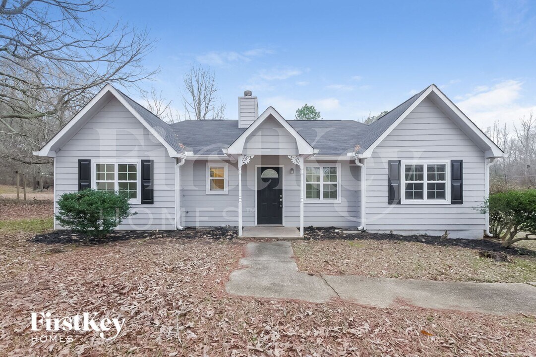 400 Lone Oak Dr in Senoia, GA - Foto de edificio